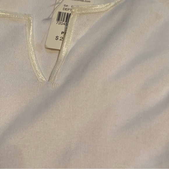 C.B.Collections NWT Women’s Top Size 2X White Ribbed V-Neck Satin Neck Trim - Picture 8 of 10